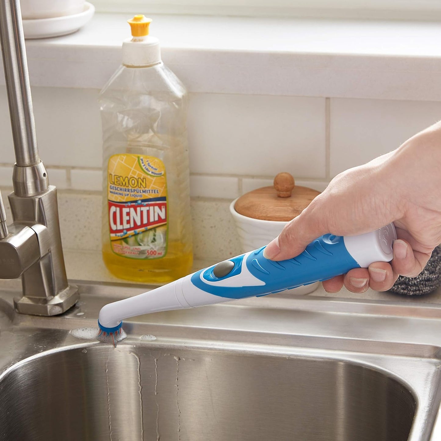 Electric Scrubber Cleaning Brush Electrical Brush Cleaner Spin Scrubber Cordless Cleaning Gadget with 4 Heads for Bathroom Household Tub Tile Floor Wall Kitchen